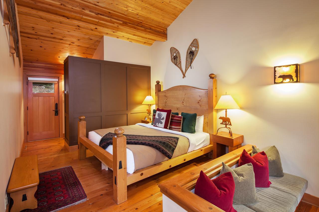Moraine Lake Lodge Lake Louise Exterior photo
