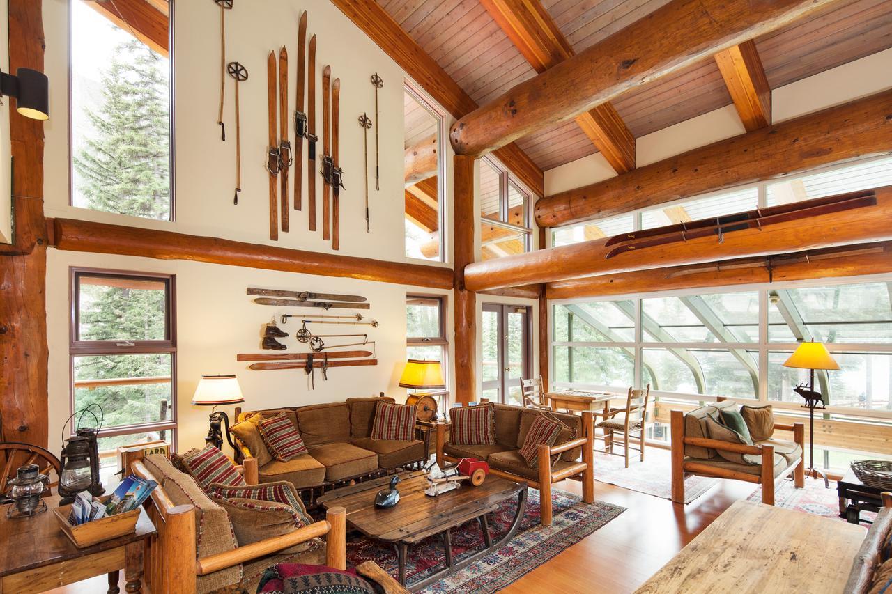 Moraine Lake Lodge Lake Louise Exterior photo
