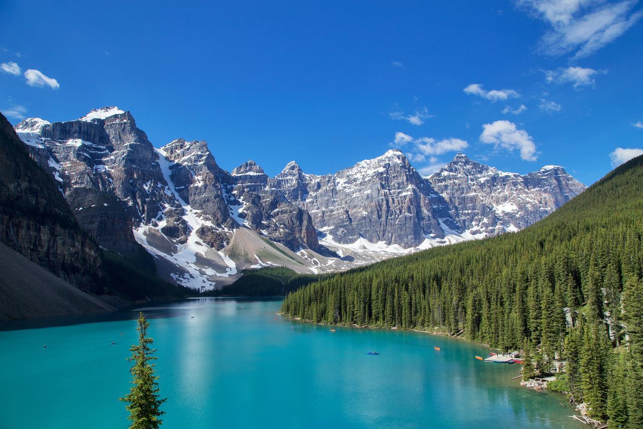 Moraine Lake Lodge Lake Louise Exterior photo